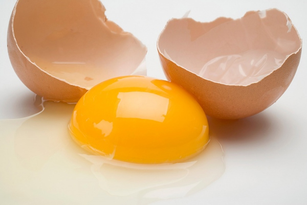 Tại sao chuyên gia luôn khuyên không được để trứng ở cửa tủ lạnh?